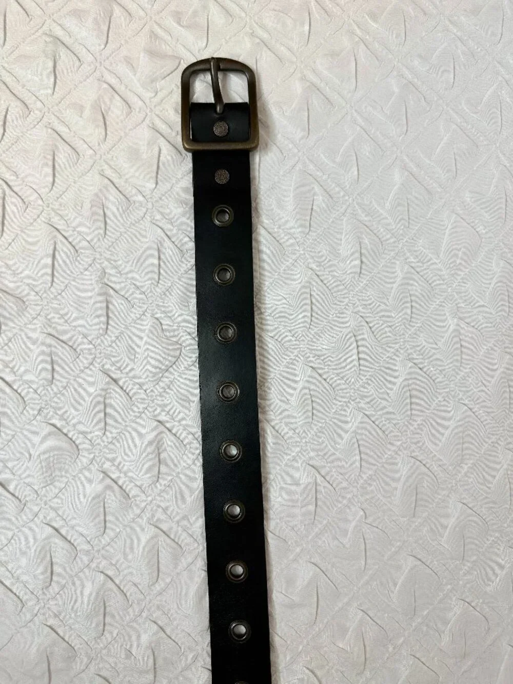 Levi’s Black Genuine Leather Single Grommet Belt Size 40 Western Preppy Utility